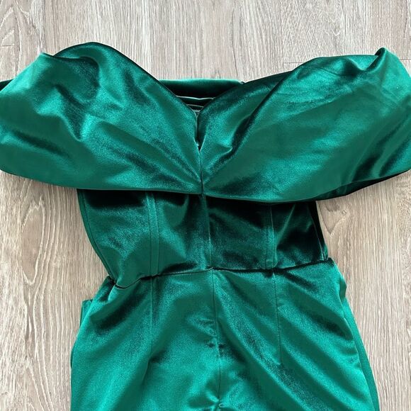 Club L London Green Ruched Off-Shoulder Cocktail Gown - Picture 8 of 11